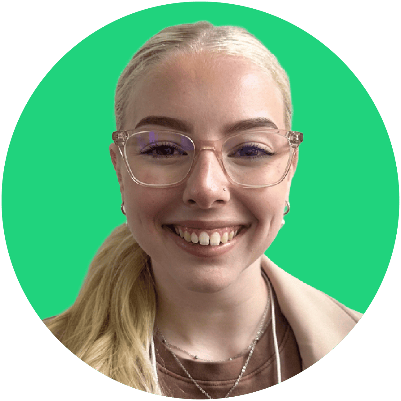 Friendly speech therapist smiling, providing speech therapy support for children at Chatterbox Speech, enhancing communication skills in a welcoming environment.